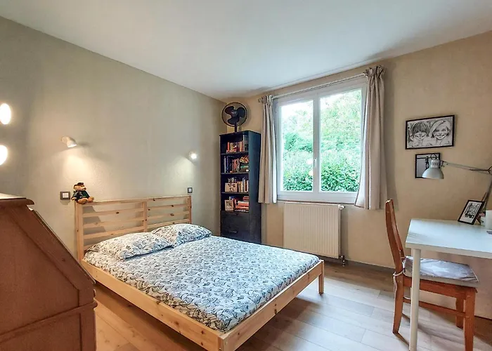 3 Bedroom Gorgeous In Сasa de vacaciones Confolens