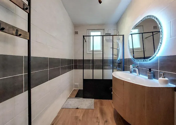 3 Bedroom Gorgeous In * Confolens